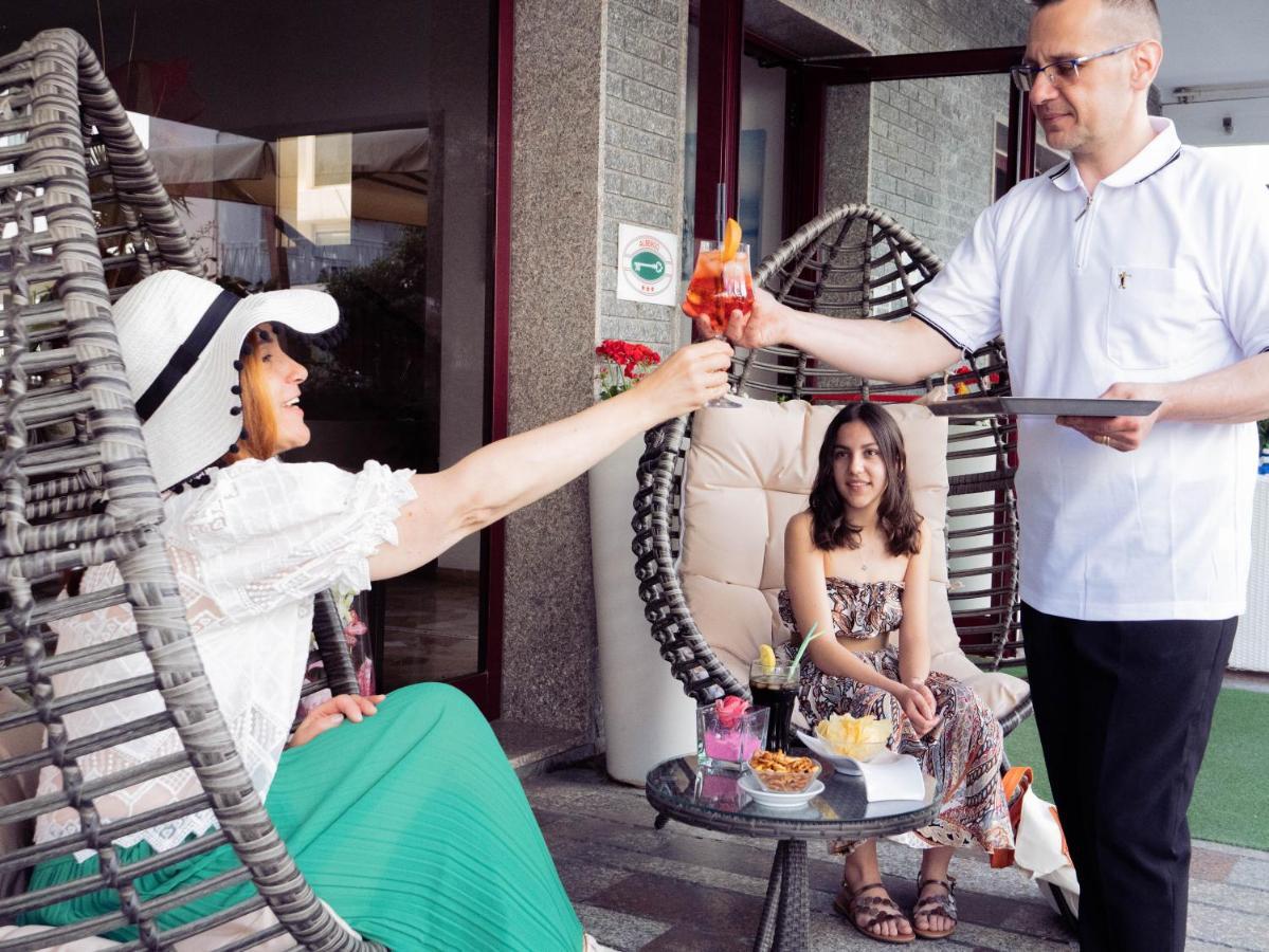 Hotel Capinera Rimini Eksteriør billede
